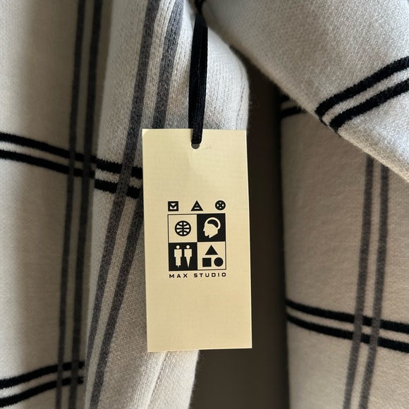 Super soft sweater. Size L NWT White with black and gray stripes - Picture 5 of 9